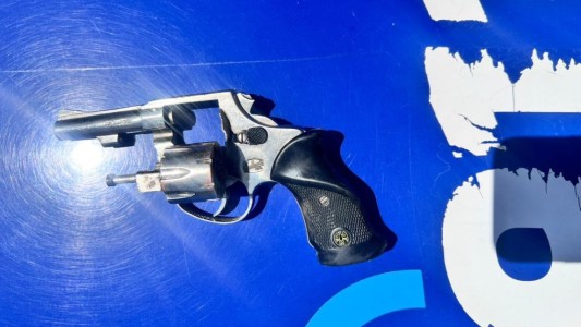 Detienen a un hombre armado tras amenazar a un policía en Villa El Libertador