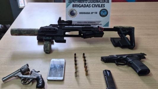Detienen a un hombre y secuestran armas tras violentas amenazas en barrio Los Granados