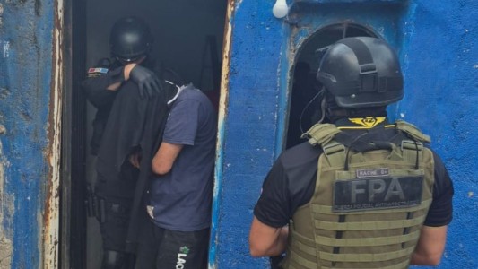 Detuvieron a una pareja por un punto de venta de droga en B° Sargento Cabral