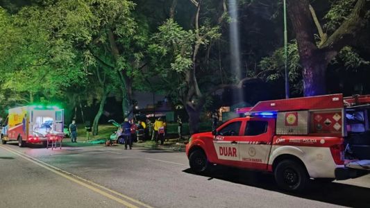 Dos jóvenes murieron tras chocar su auto contra un árbol en B° Pueyrredón