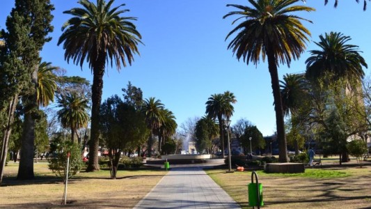 Escándalo en pleno centro de Jesús María: detenidos por actos sexuales en la plaza