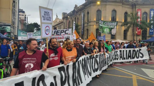 Estatales marchan en Córdoba contra el posible aumento del aporte jubilatorio