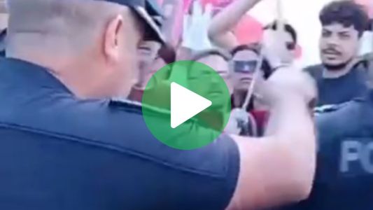 Incidentes en Córdoba: gases, tres detenidos y caos en la marcha contra la reforma