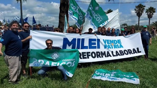 Gremios estatales protestan en el acceso a Jesús María contra el ajuste jubilatorio