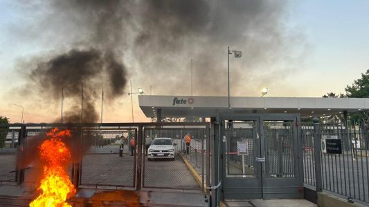 El Gobierno suspendió por 15 días los despidos en Fate y abrió una negociación urgente