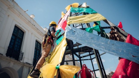 Un árbol sustentable iluminará la Plaza San Martín: shows y más de 100 puestos de emprendedores este lunes