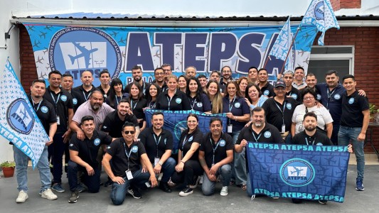 Paros de controladores aéreos complicarán los vuelos en todo el país antes de las fiestas