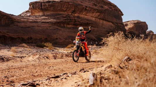 Luciano Benavides brilla en el Dakar 2026 con una victoria estratégica en Arabia