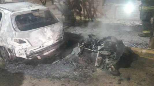 Madrugada de fuego en Alberdi: bomberos extinguieron incendios en varios contenedores