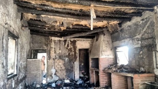 Prendieron fuego para el asado y se les quemó la casa