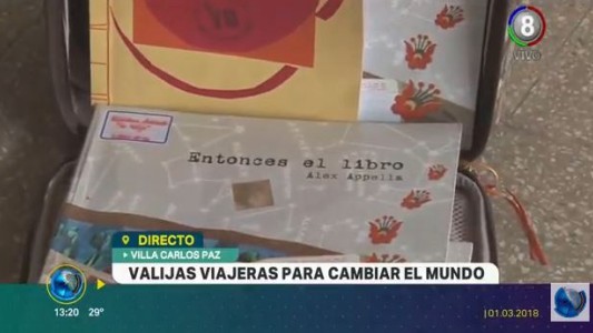 Con su valija llena de libros, la escritora que viaja por el mundo ayudando a educar