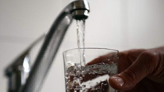Por la rotura de un caño de agua, se verá afectada la normal distribución del servicio