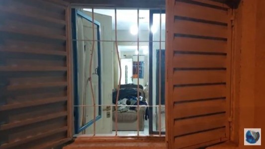 Insólito: Entro a robar y quedó atrapado entre las rejas de una ventana