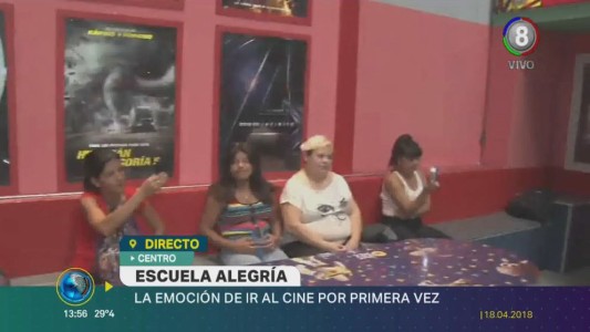 Integrantes de la "Escuela Alegría" fueron al cine por primera vez