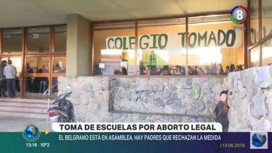En medio del debate por la despenalización del aborto, tomaron el colegio Manuel Belgrano