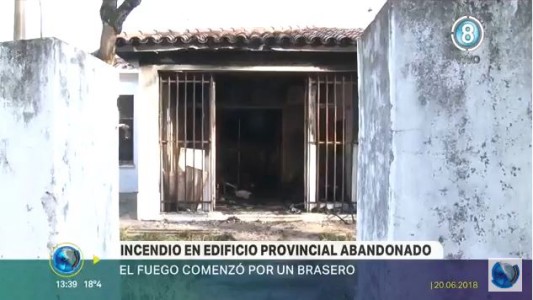 Un herido tras incendiarse el edificio de una dependencia pública abandonada