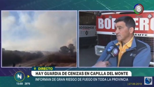 Bomberos combaten incendios en Capilla del Monte