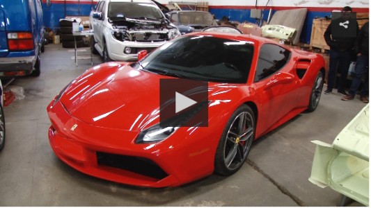 Chocó una Ferrari de 740 mil dólares