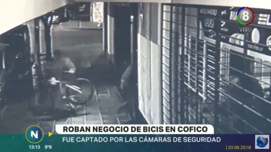 Se llevaron cinco bicicletas de un local y todo quedó registrado en las cámaras de seguridad
