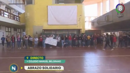 Conflicto en la UNC: Abrazo simbólico al Colegio Manuel Belgrano