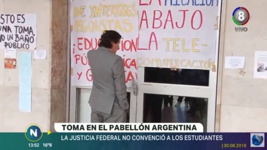 Sigue la toma en el Pabellón Argentina y esta tarde habrá una marcha federal