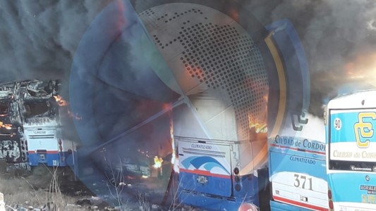 Incendio en depósito de colectivos de la ex Empresa Ciudad de Córdoba