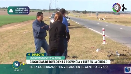 Tras la muerte de De la Sota, vecinos se acercaron al lugar del accidente