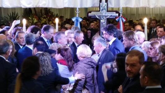 Multitudinaria despedida al ex gobernador culminará en el cementerio San Jerónimo