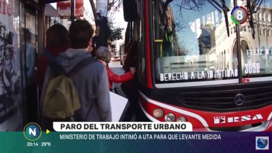 Pese a la intimación del Ministerio de Trabajo, se cumple el paro de transporte urbano
