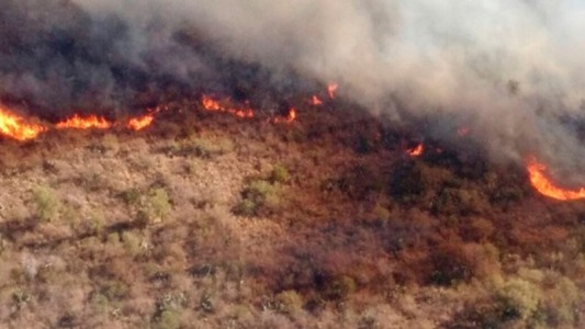 Fuego imparable: Cuatro pueblos afectados y más de 50 evacuados