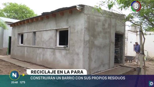 La Para: Construyen casas con material reciclado