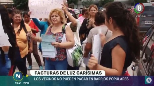 Vecinos protestaron frente al Panal por las tarifas eléctricas