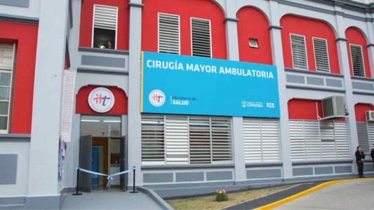 Un policía salvó a un niño que se ahogó con una moneda