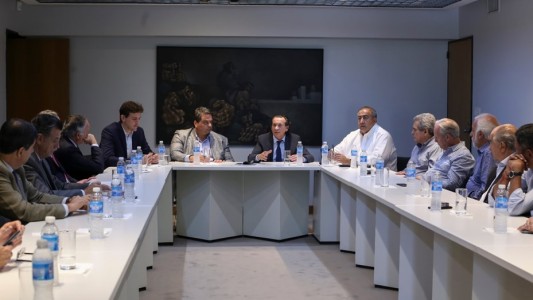 Bono de fin de año: Sica lo ratificó y parte del sindicalismo denunció "un anuncio ficticio"