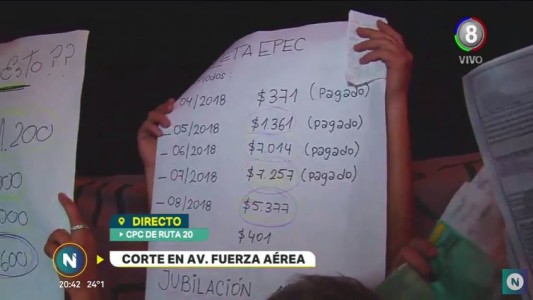 Vecinos indignados protestaron por el tarifazo en la boleta de la luz