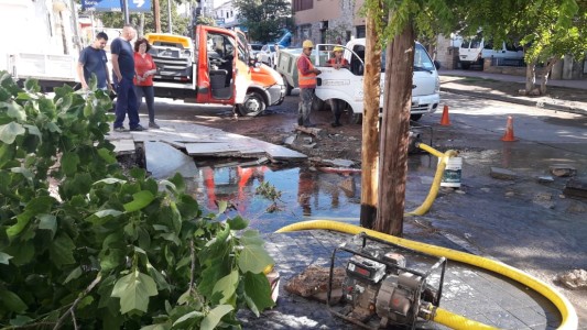 La rotura de un caño de Aguas Cordobesas ocasionó anegamientos en General Paz