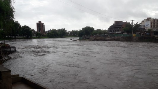 Carlos Paz: Cortaron vados y puentes por la crecida del Río San Antonio