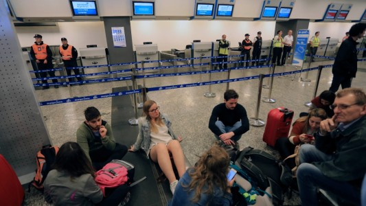 Aerolíneas canceló todos los vuelos del lunes por el paro