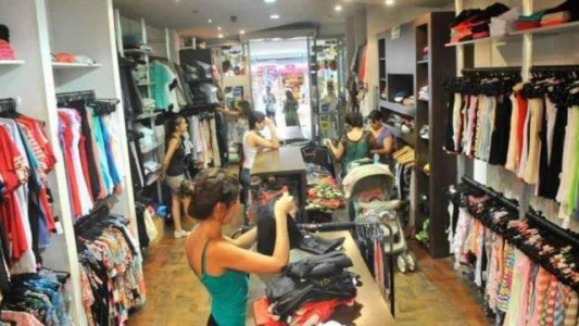 Empleados de comercio acordaron aumento salarial del 20%