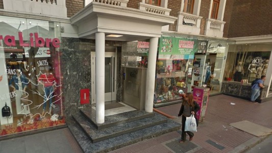 Rompepuertas robaron cinco departamentos en el centro