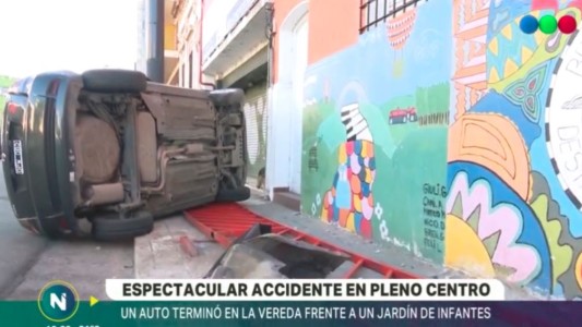 Espectacular vuelco frente a un Jardín de Infantes