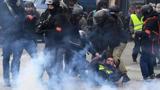 Tensión en Francia por otra protesta de los chalecos amarillos