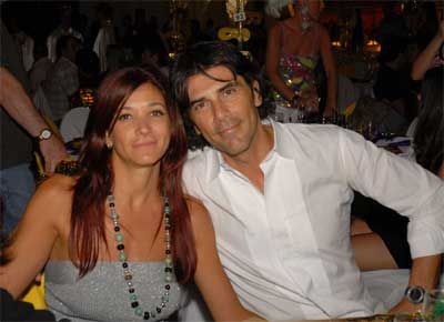 La esposa de Darthés lo apoya: "Son calumnias"