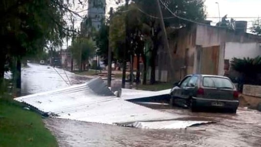 El temporal del jueves por la tarde causó numerosos daños en Villa Santa Rosa