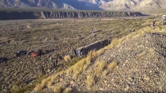 Chofer del micro que volcó en Mendoza, al padre de una víctima: “Perdón, flaco, me dormí”