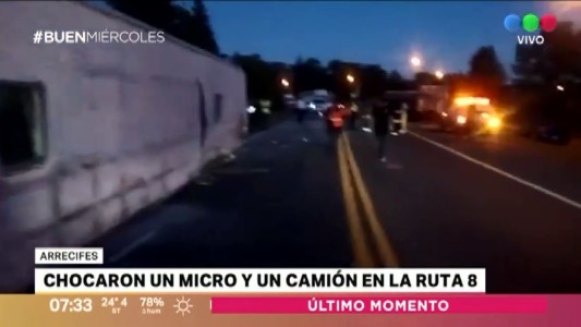 Chocaron un micro y un camión en Arrecifes: tres heridos graves