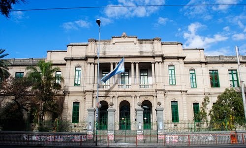 Robaron 800 mil pesos de la cooperadora del Carbó