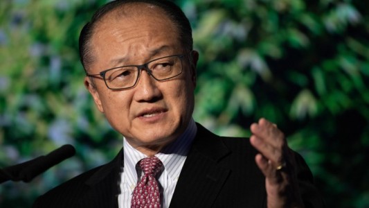 Renunció el presidente del Banco Mundial, Jim Yong Kim
