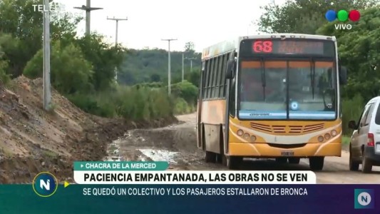 Chacra de la Merced: Tras la lluvia, se empantanó un ómnibus