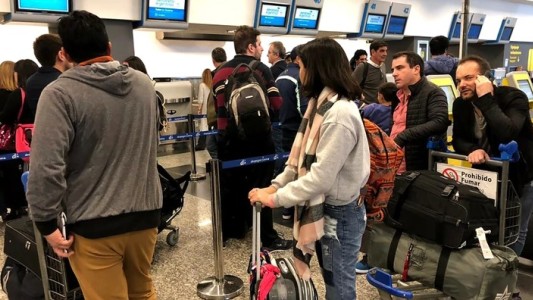 Pilotos de aviones lanzan paro de 48 horas: miles de pasajeros afectados